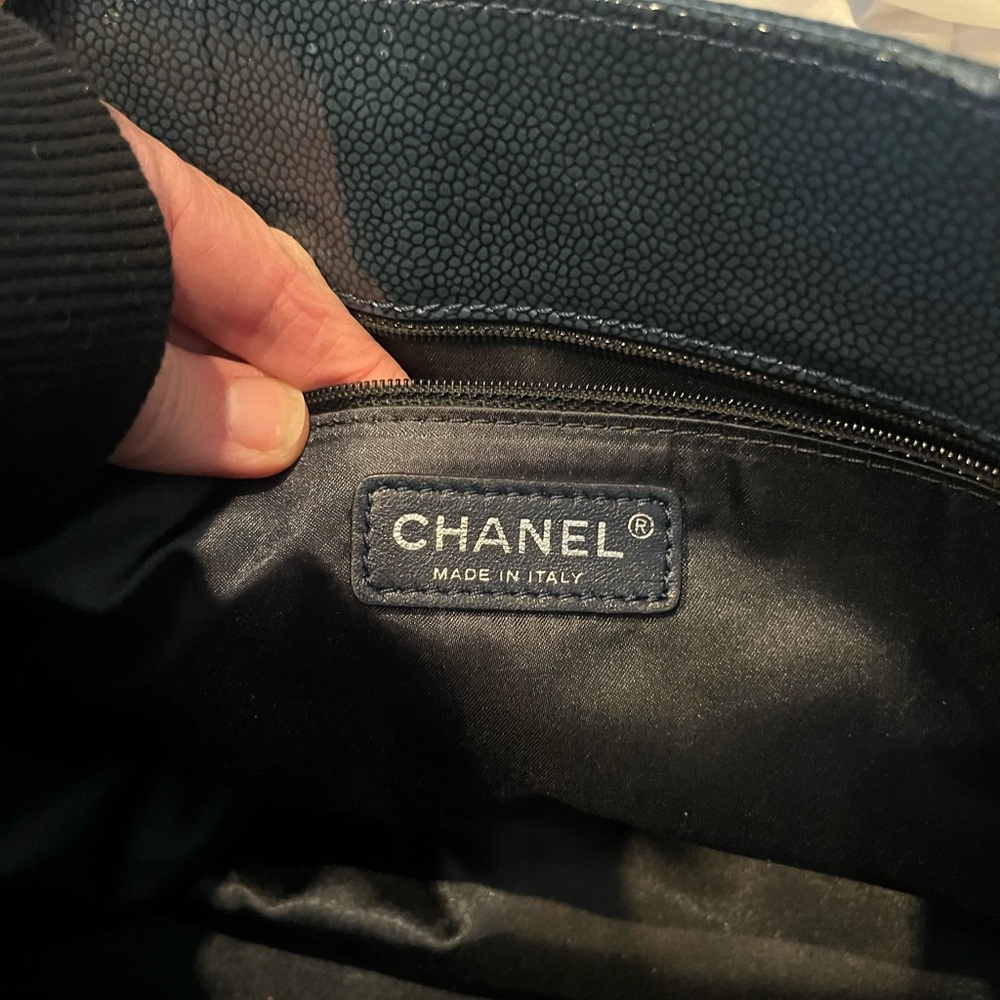 Elegant Teal Blue Quilted Handbag - Picture 6 of 10